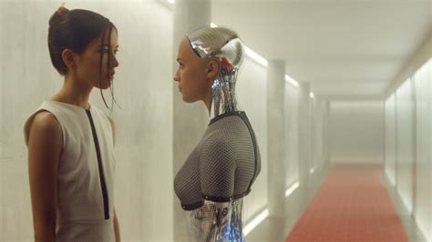 Ex Machina! Uma história de inteligência artificial provocante e um suspense psicológico envolvente?